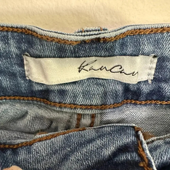 Kancan mid-rise distressed cuffed shorts. Size 11 - Picture 3 of 4